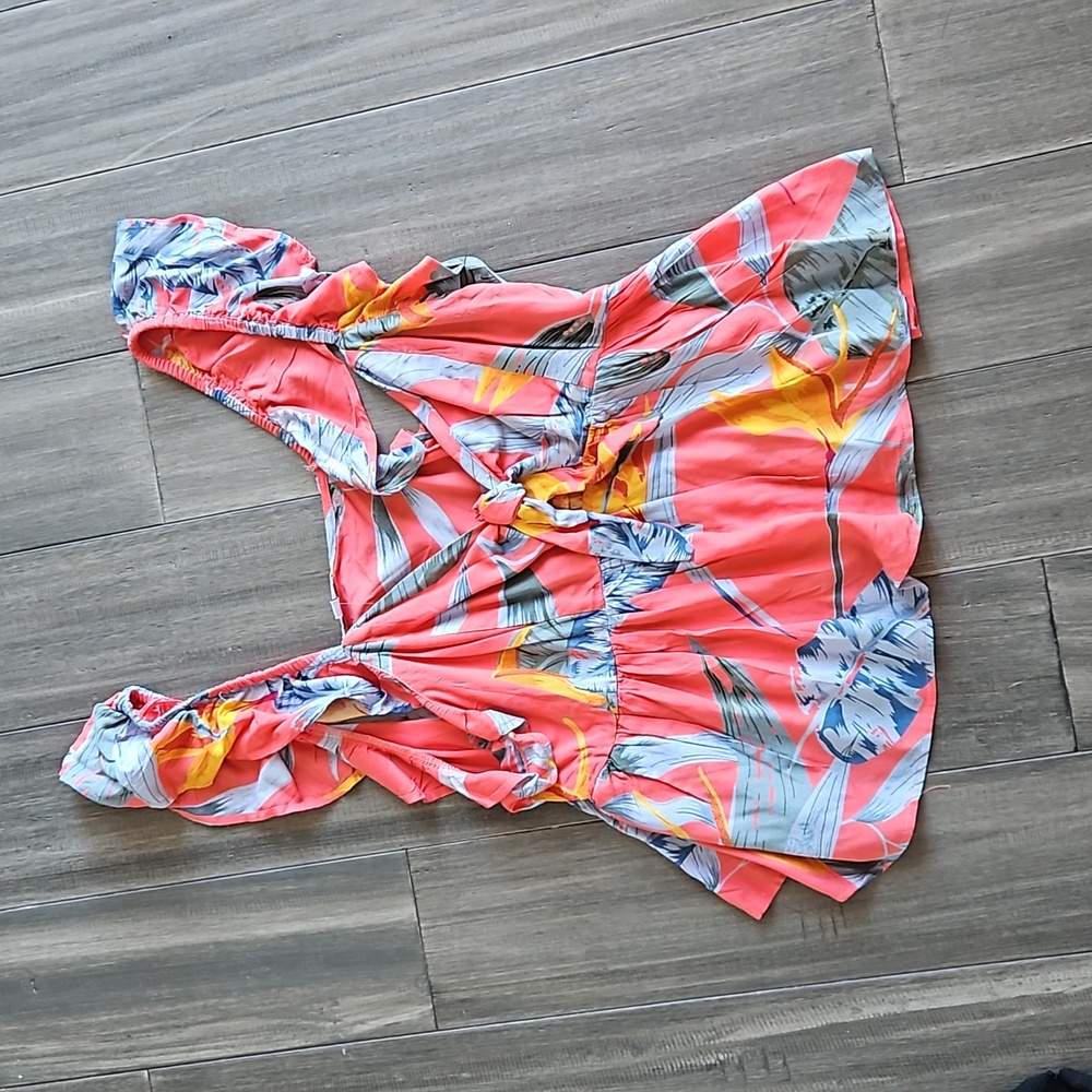 Tropical printed top by patrons of peace.